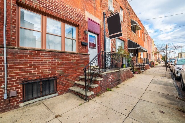 Building Photo - Three Bed East Passyunk Crossing Home