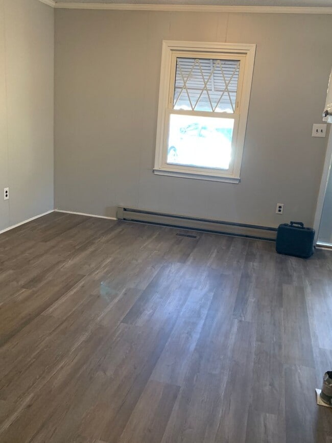 Building Photo - 3 Bedroom Salisbury Home