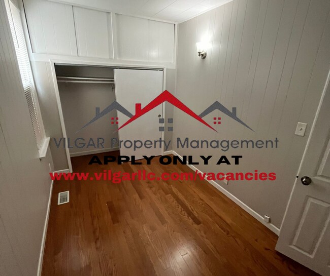 Building Photo - 2426 Schrage Ave