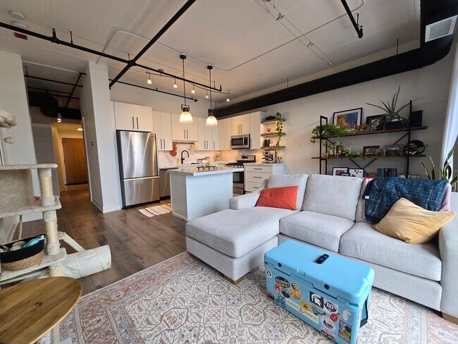 Building Photo - 212 E Cullerton St