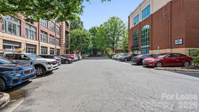 Building Photo - 2125 Southend Dr