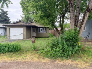 Building Photo - Cute 3 bedroom 1 bath Close to Brentwood City Park and freeway access.