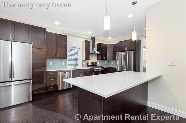 Building Photo - 77 Winchester St