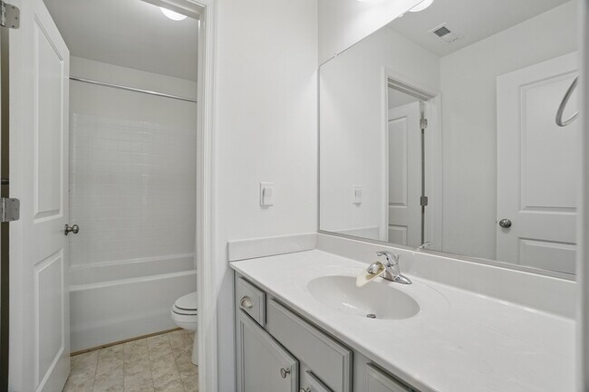 Building Photo - 3501 Silver Fox Trce