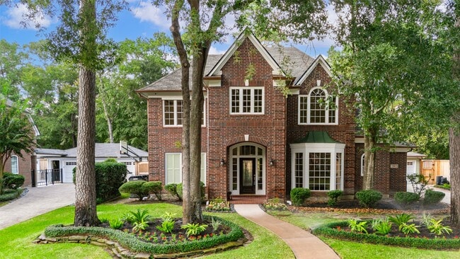 Primary Photo - 106 N Floral Leaf Cir