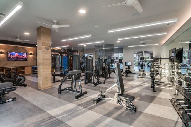 Building Photo - Lenox Maplewood