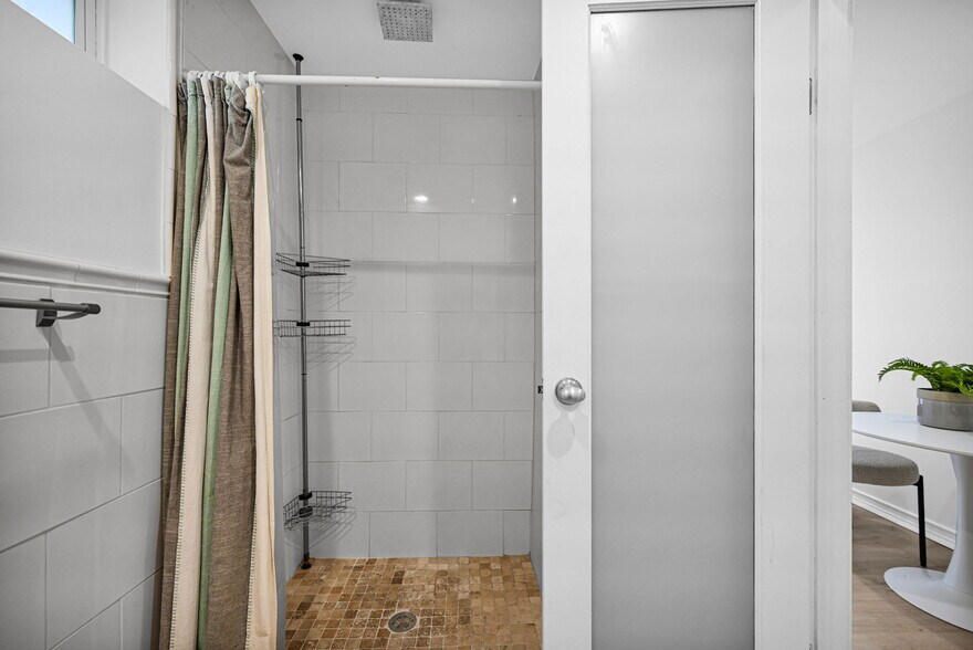 Building Photo - 150 NE 50th Ter