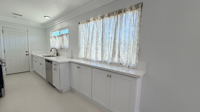 Building Photo - Remodeled 3 bedrooms 2 baths single story home in South San Diego