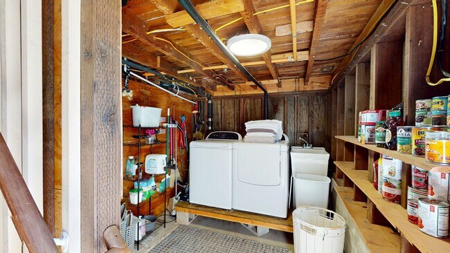 Building Photo - Downtown San Anselmo Updated 4x3 + aupair ...