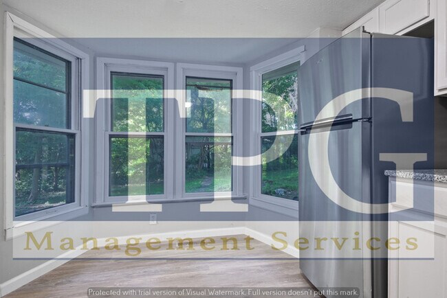 Building Photo - Beautiful, Pet Friendly, Newly Renovated Home in Independence MO!