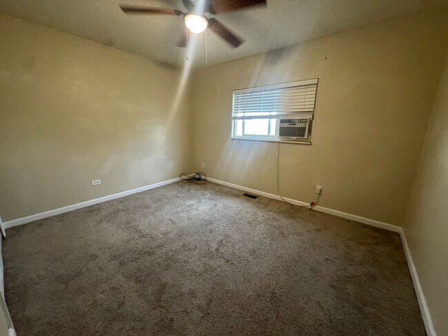 Building Photo - 7126 Oxmoor Ln