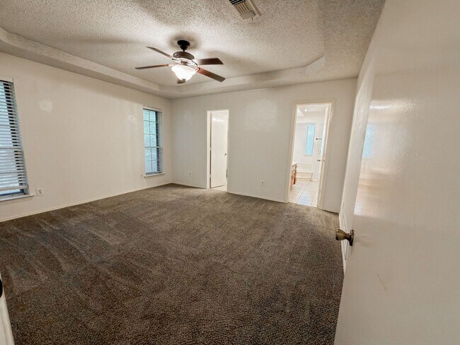 Building Photo - 520 Sumac Pl