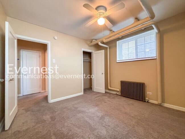 Building Photo - 1 Bed, 1 Bath Condo with Modern Amenities / Available Soon!