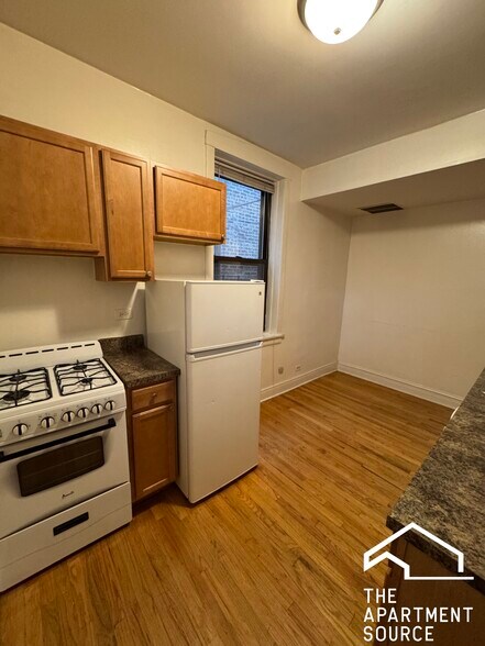 Building Photo - 4607 N Western Ave