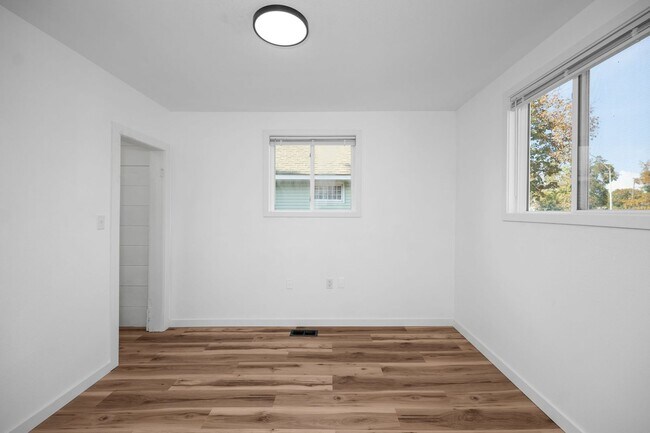 Building Photo - Northeast Spokane Home - Completely Remode...