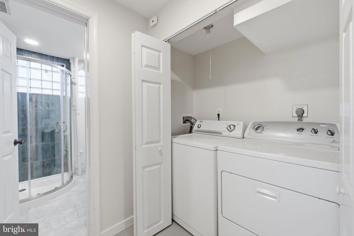 Building Photo - 3225 Chestnut St NE