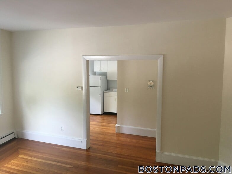 Building Photo - 1539 Beacon St