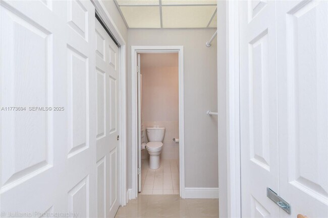 Building Photo - 3505 S Ocean Dr