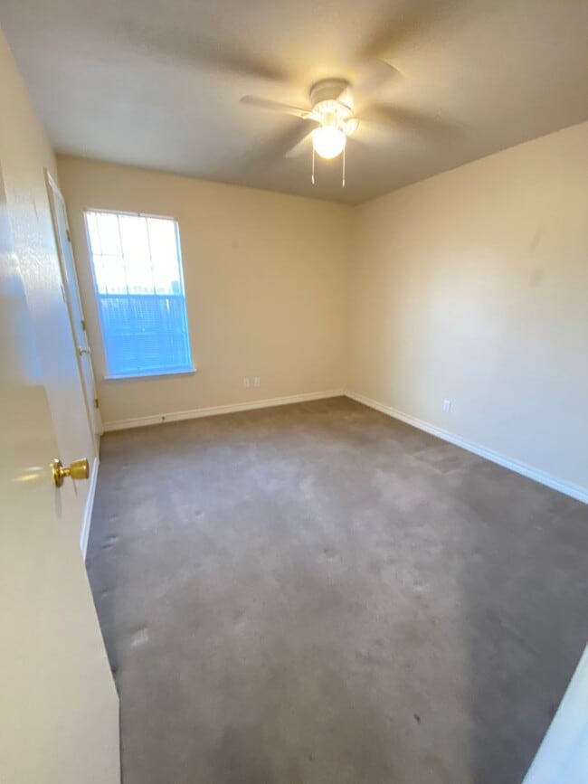 Building Photo - 1214 Lindsey Ln