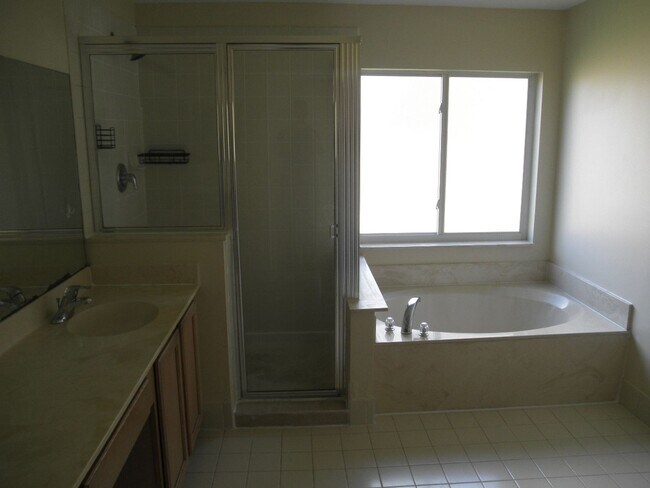 Building Photo - Thousand Oaks