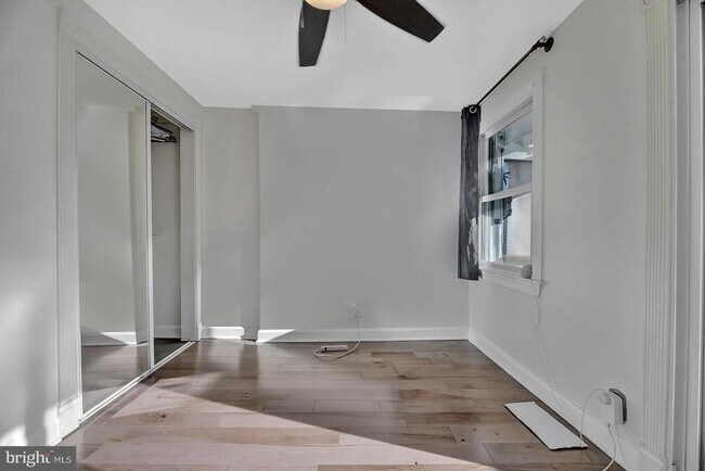 Building Photo - 639 20th St NE