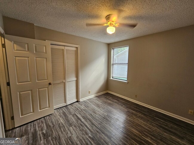 Building Photo - 108 E Lakemont Dr