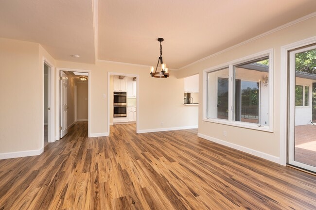 Building Photo - 1394 Manzanita Dr