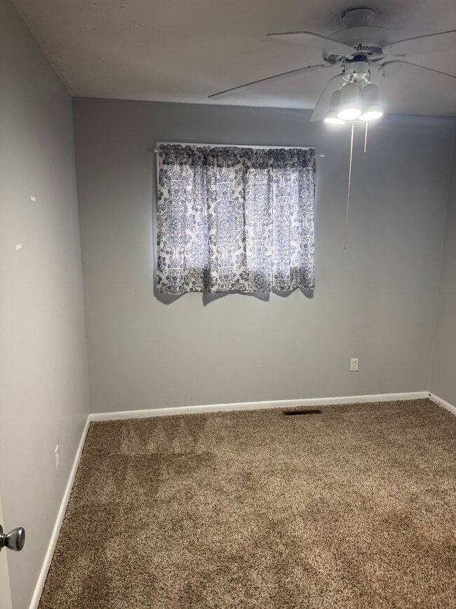 Building Photo - 518 W Sherman St