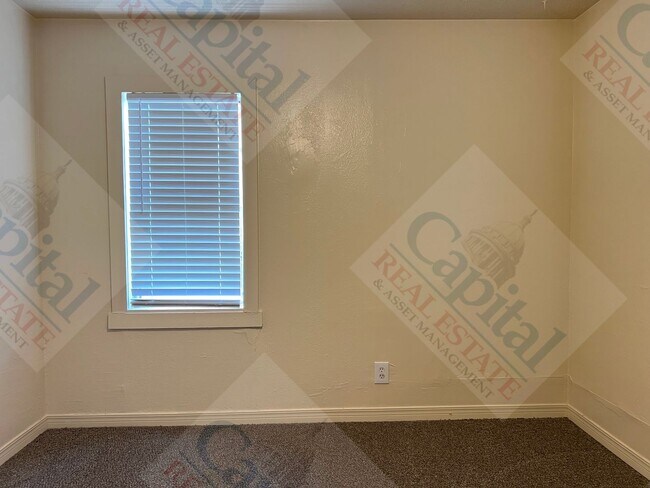 Building Photo - 806 Bell Dr