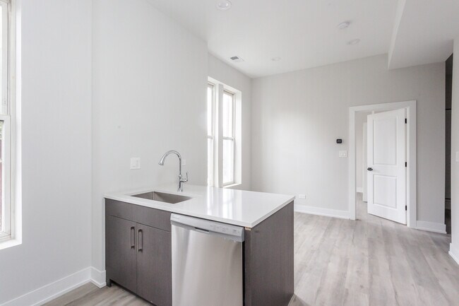 Building Photo - 816 W 18th St