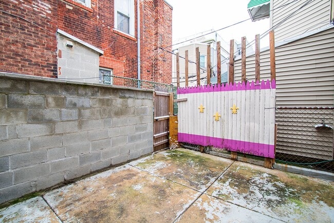 Building Photo - Charming Three Bed Point Breeze Townhome