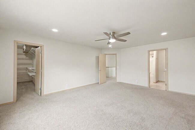 Building Photo - 4 bed 2.5 bath available now in Bothell
