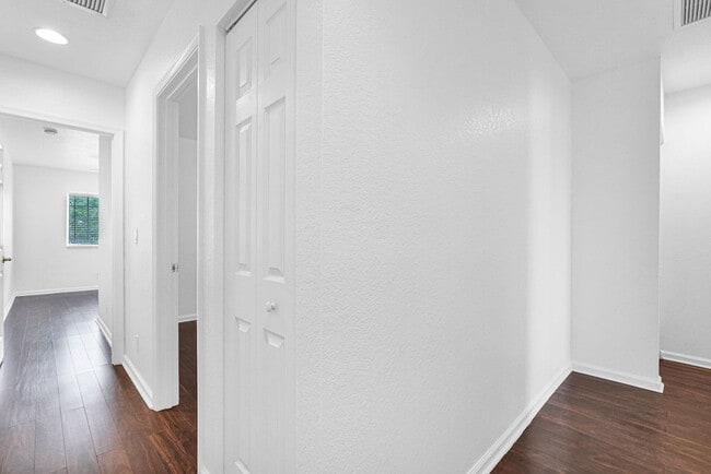 Building Photo - 1427 NW 34th Way