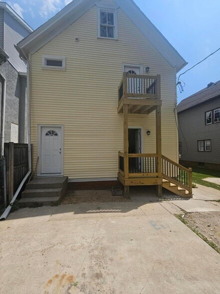 Building Photo - 2611 N Holton St