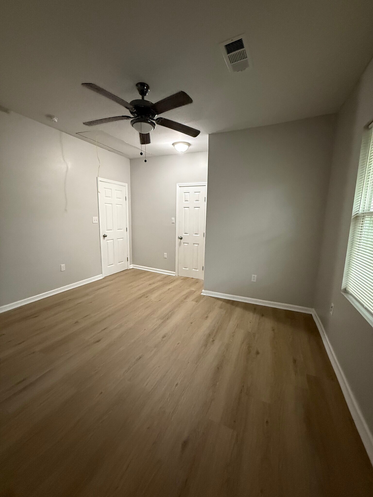 Building Photo - 334 Flicker St