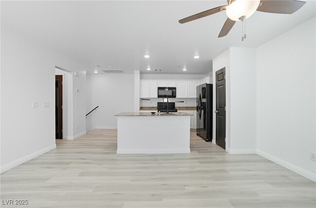 Building Photo - 4575 Pencester St