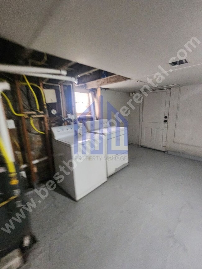 Building Photo - Cozy 3-Bedroom Rental with In-Unit Washer & Dryer | $1,400/Month