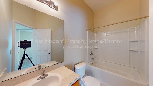 Building Photo - 13339 Solar Dr