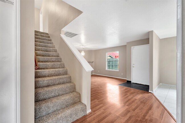 Building Photo - 11019 Cayman Mist Dr