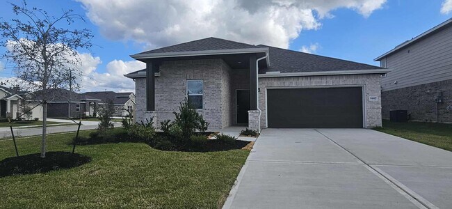 Building Photo - 8442 Bay Oaks Dr