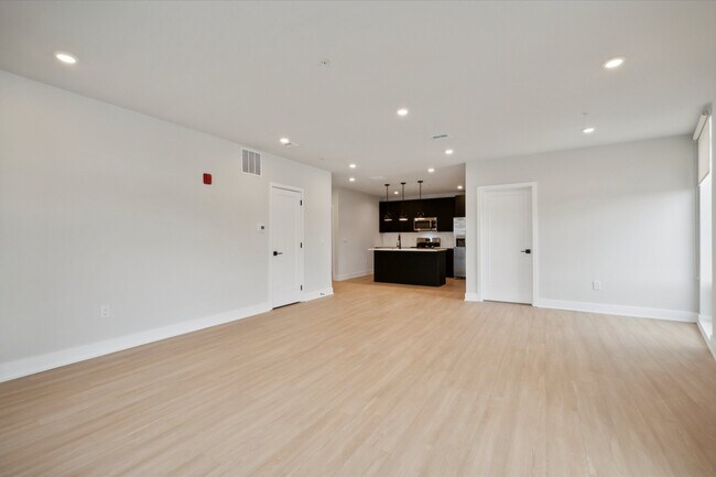 Building Photo - 6910 Ridge Ave