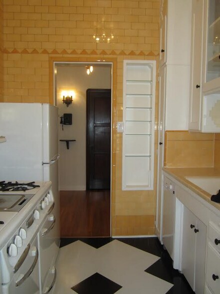 Building Photo - 325 Cochran Ave