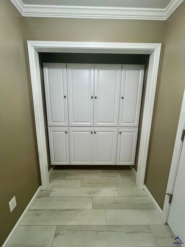 Building Photo - 404 Beechwood Dr