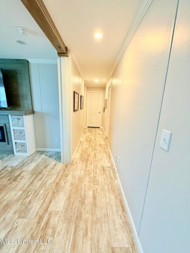 Building Photo - Spacious 5-Bedroom Home on Half an Acre