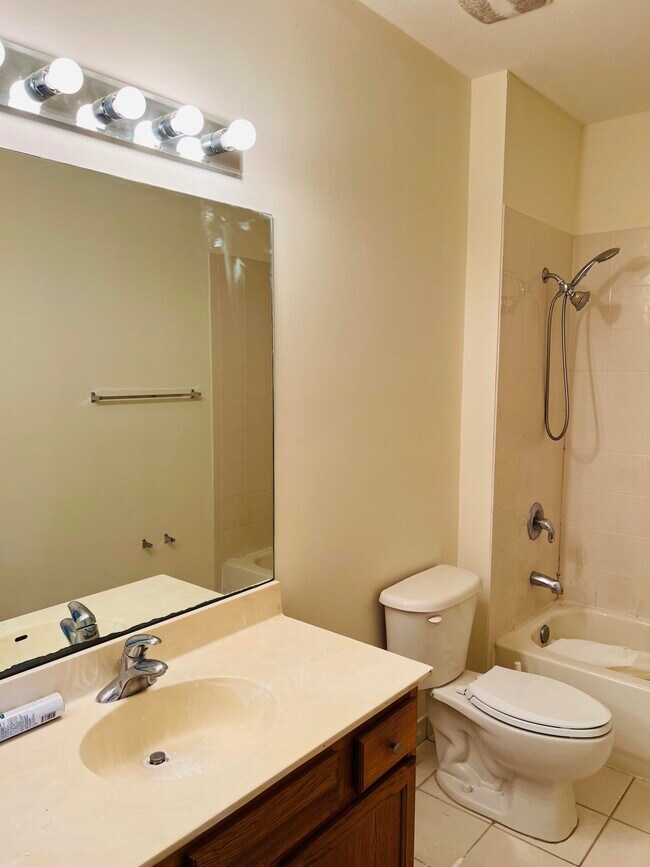Building Photo - 441 Amador Ln
