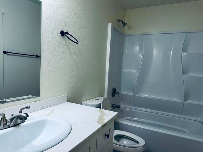 Building Photo - 1926 SW Washington St