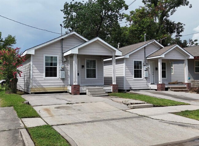 Primary Photo - 6721 Avenue Q