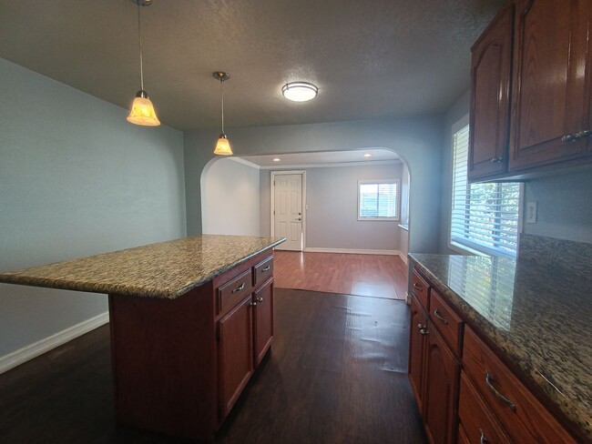 Building Photo - Charming 3-Bedroom Rental with Bonus Backh...