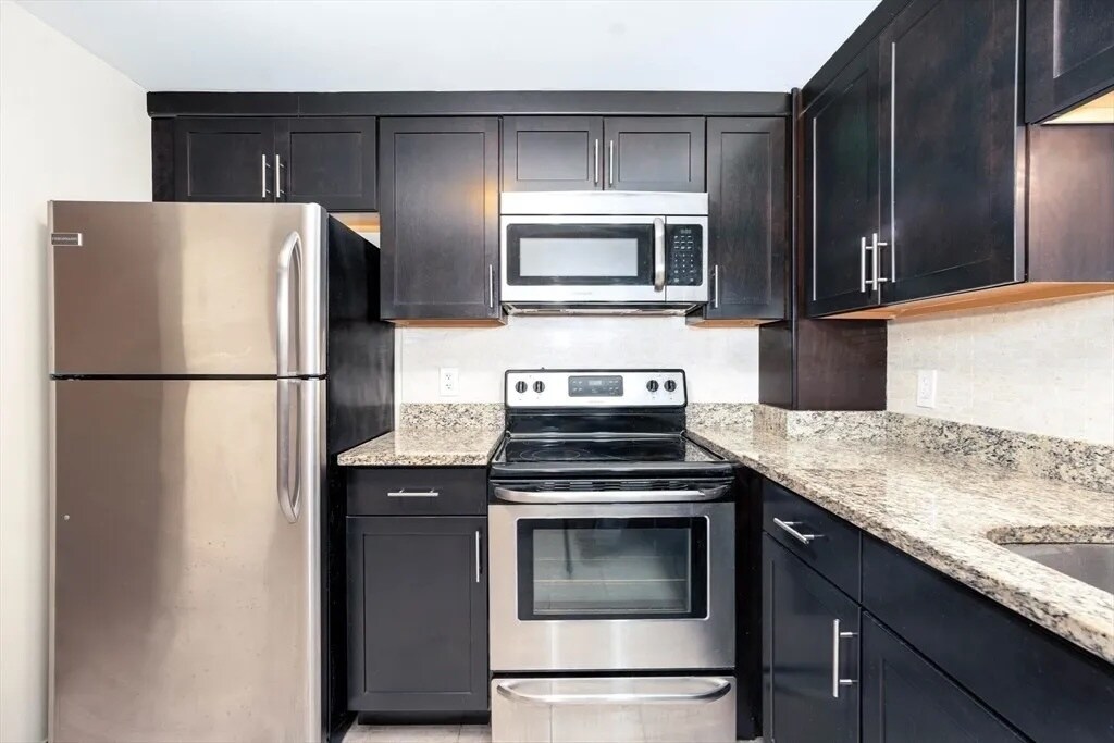 Building Photo - 185 Quincy Shore Dr