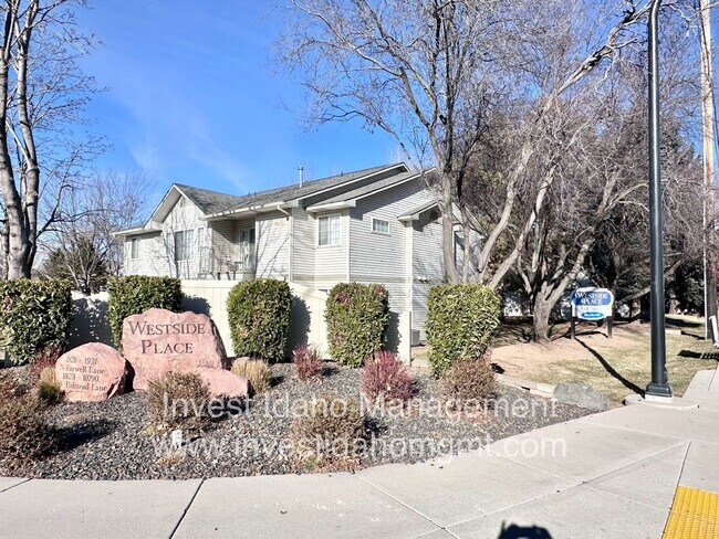 Building Photo - Fully renovated in 2025 2 bedroom, 2 bathroom ground floor apartment available soon.